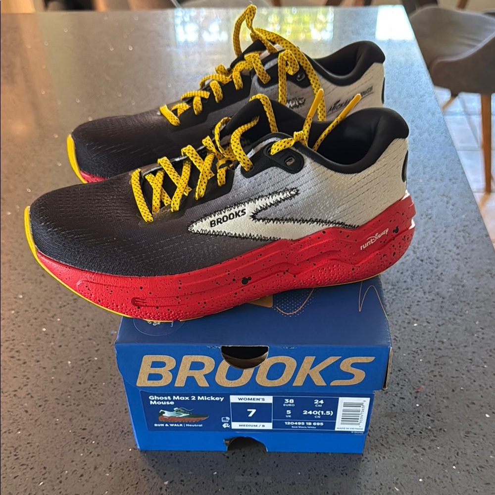 Rundisney Brooks Ghost Max 2 Mickey Women's Running Shoes